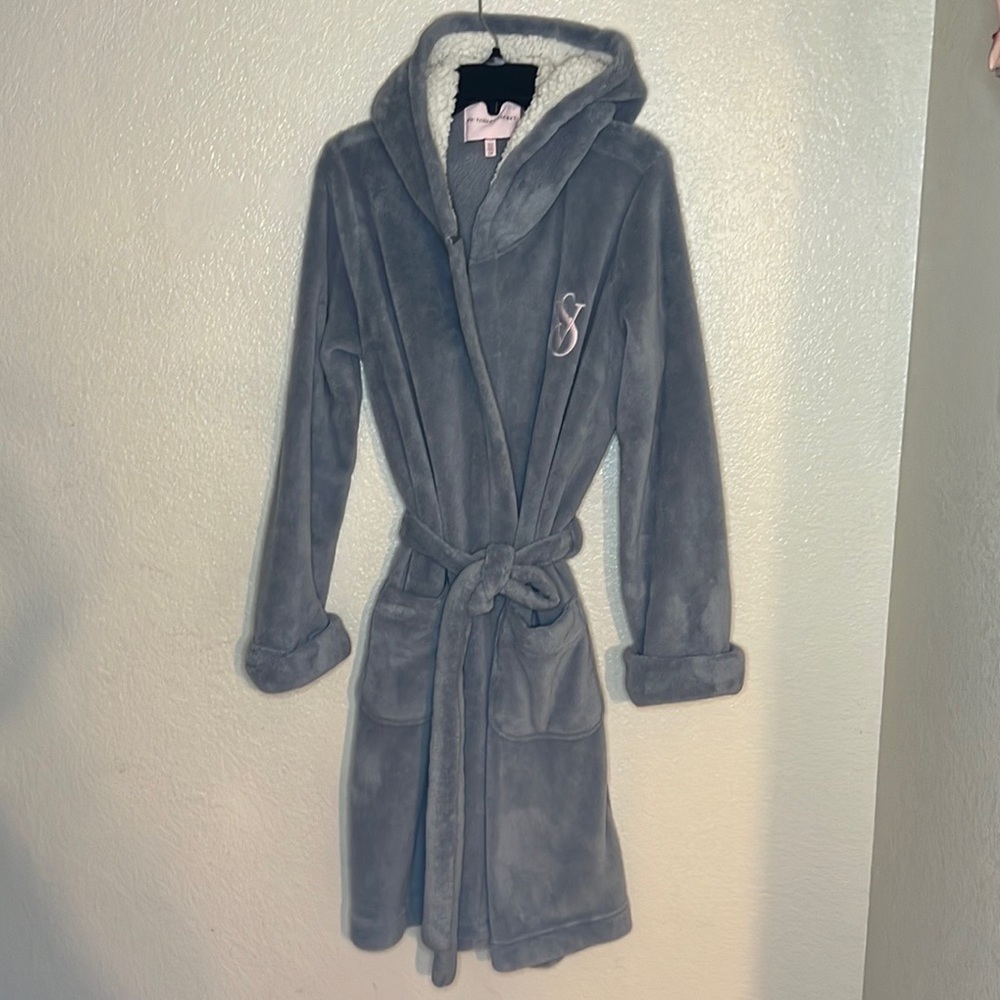VICTORIA’S SECRET ROBE